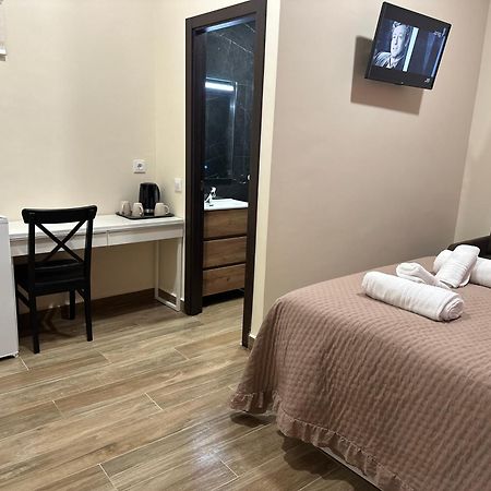Hostal “ Infantas” Madrid Bagian luar foto