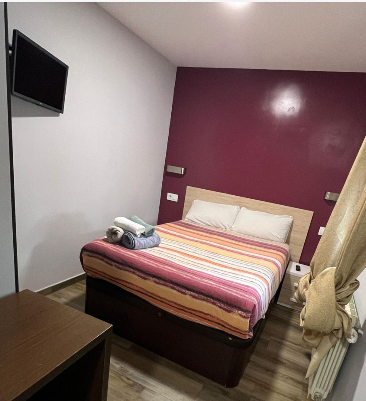 Hostal “ Infantas” Madrid Bagian luar foto