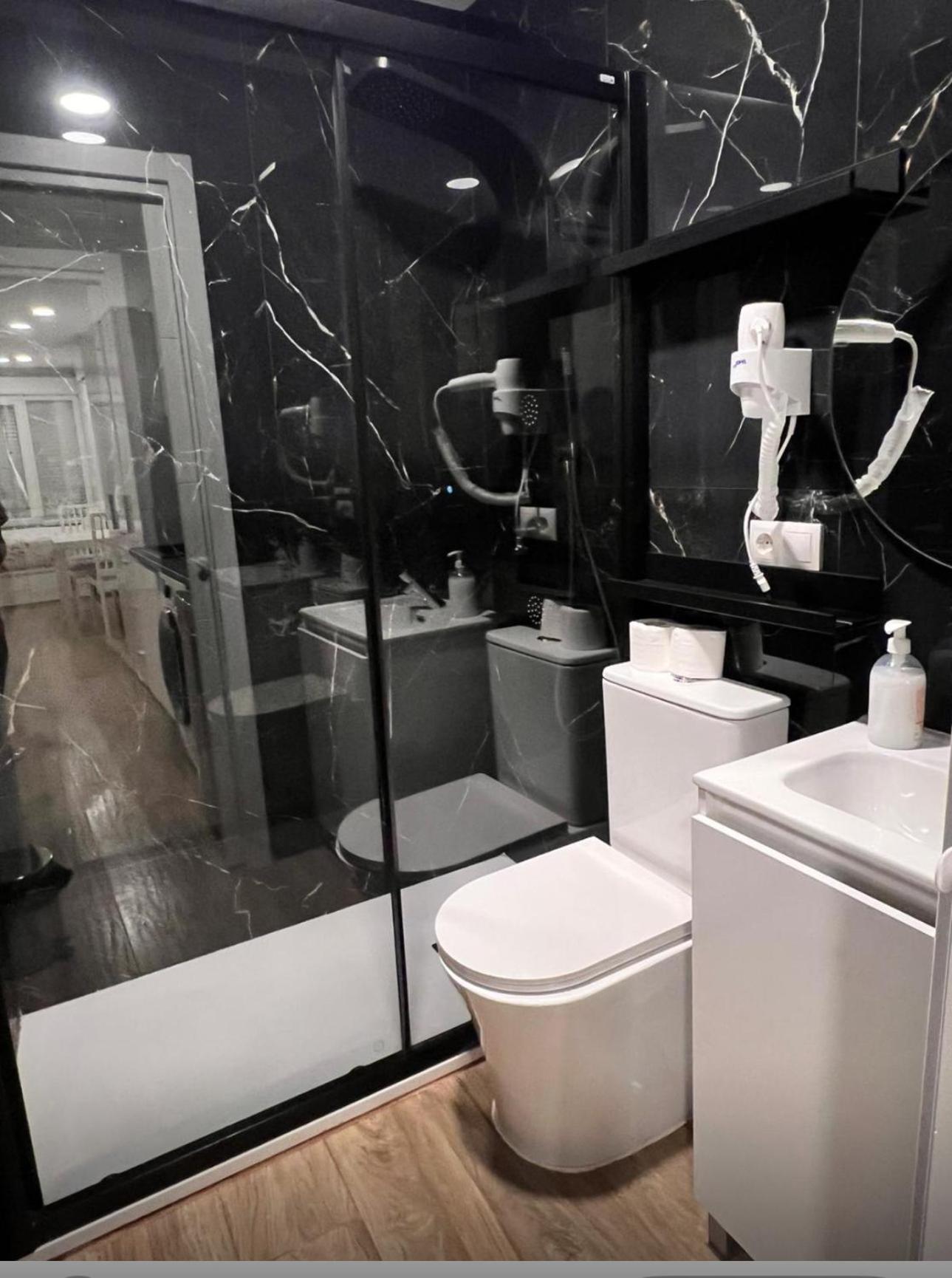 Hostal “ Infantas” Madrid Bagian luar foto
