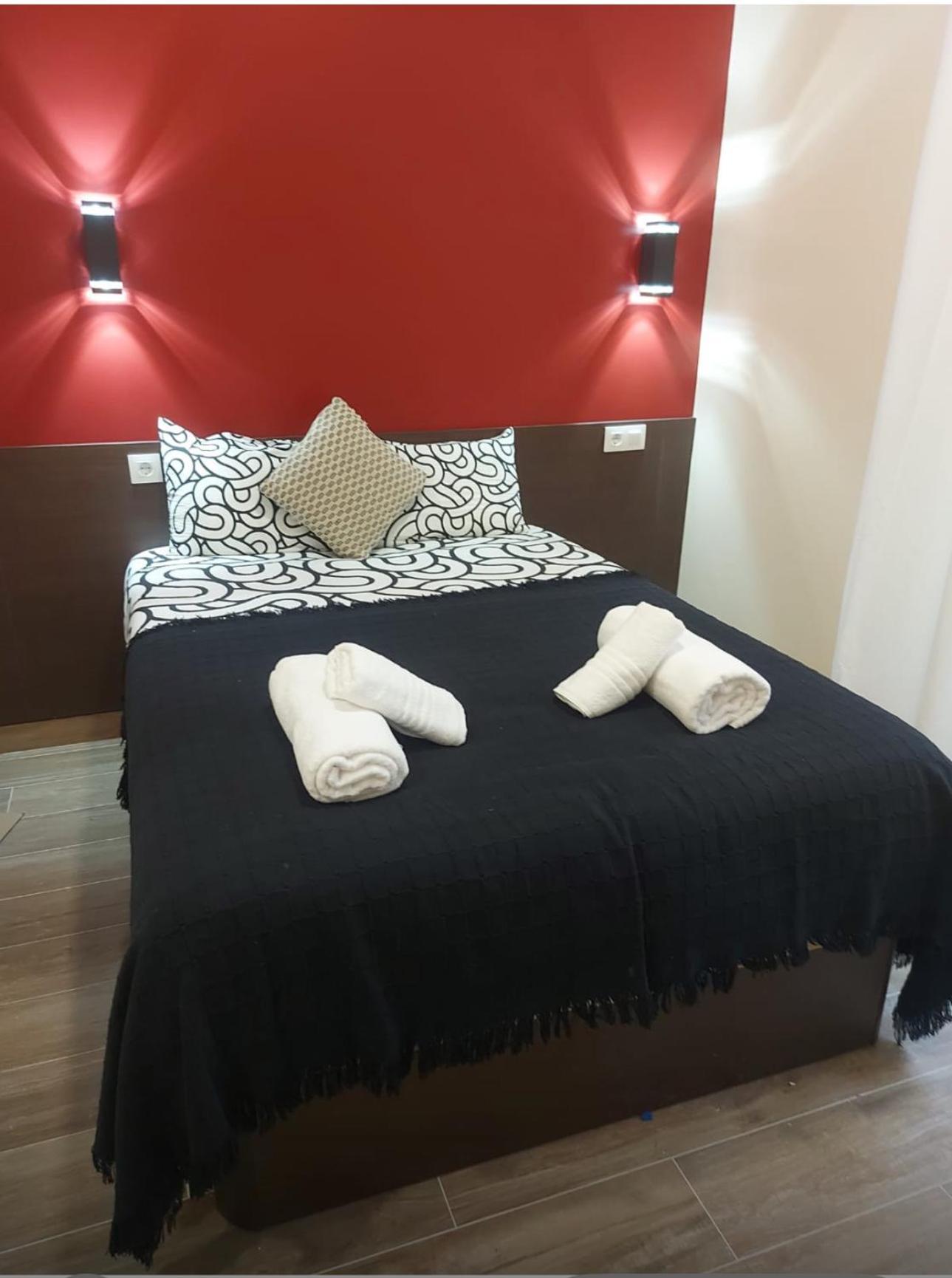 Hostal “ Infantas” Madrid Bagian luar foto