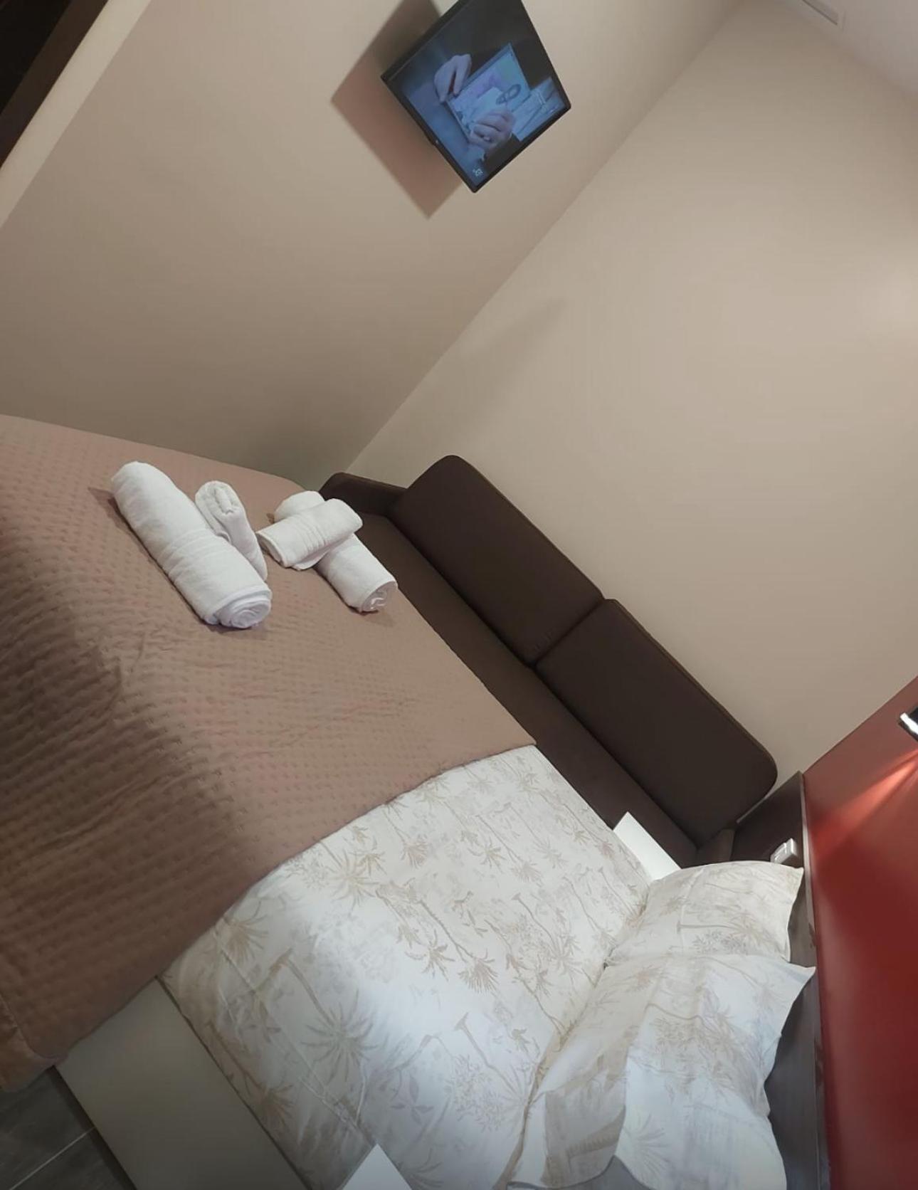 Hostal “ Infantas” Madrid Bagian luar foto