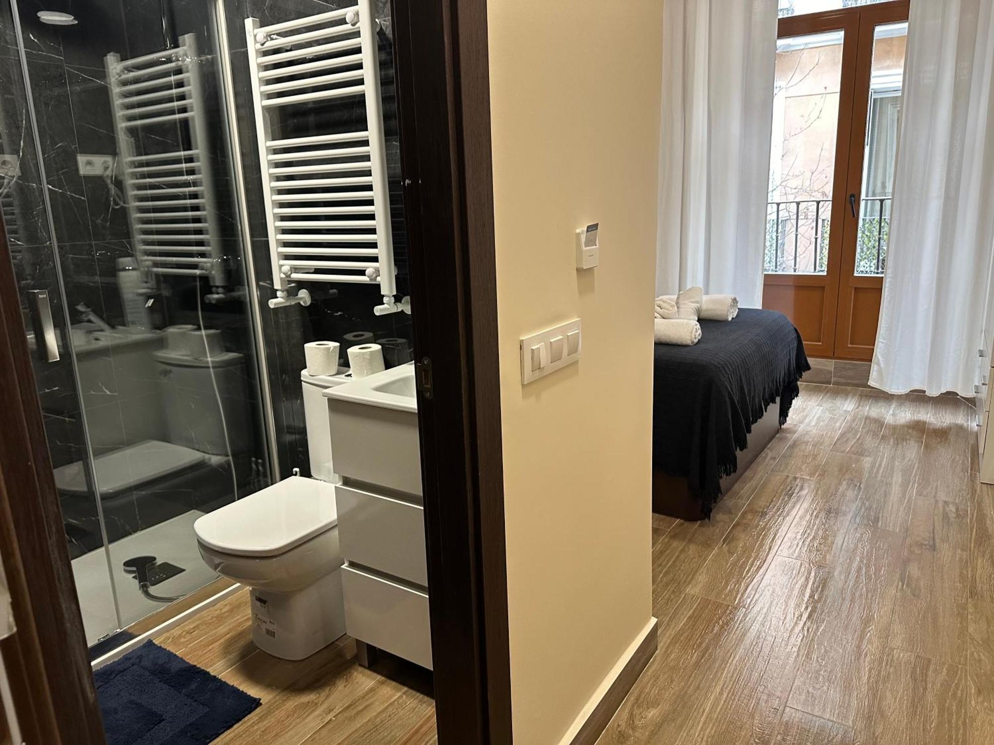 Hostal “ Infantas” Madrid Bagian luar foto