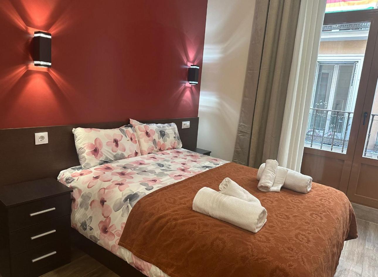 Hostal “ Infantas” Madrid Bagian luar foto