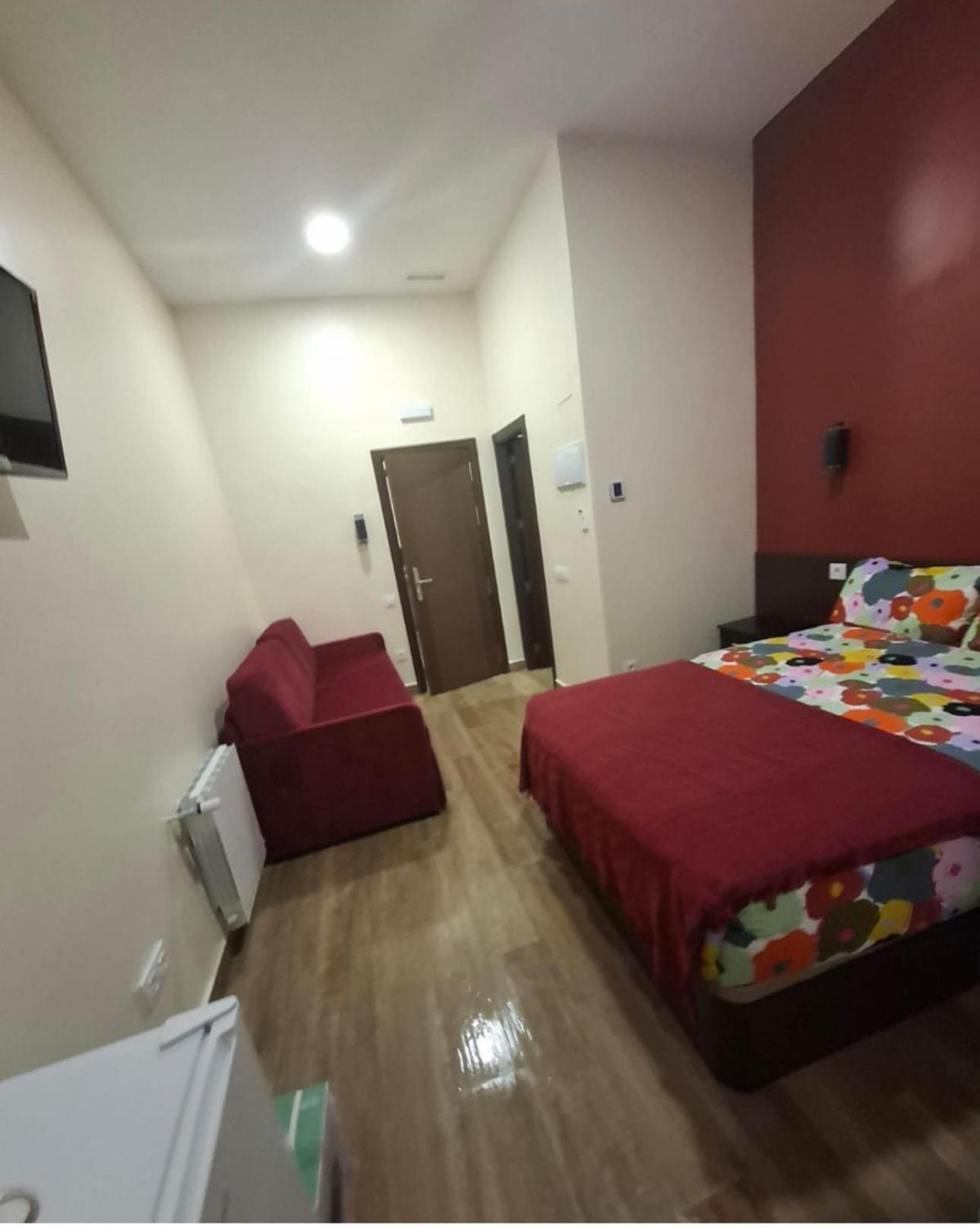 Hostal “ Infantas” Madrid Bagian luar foto