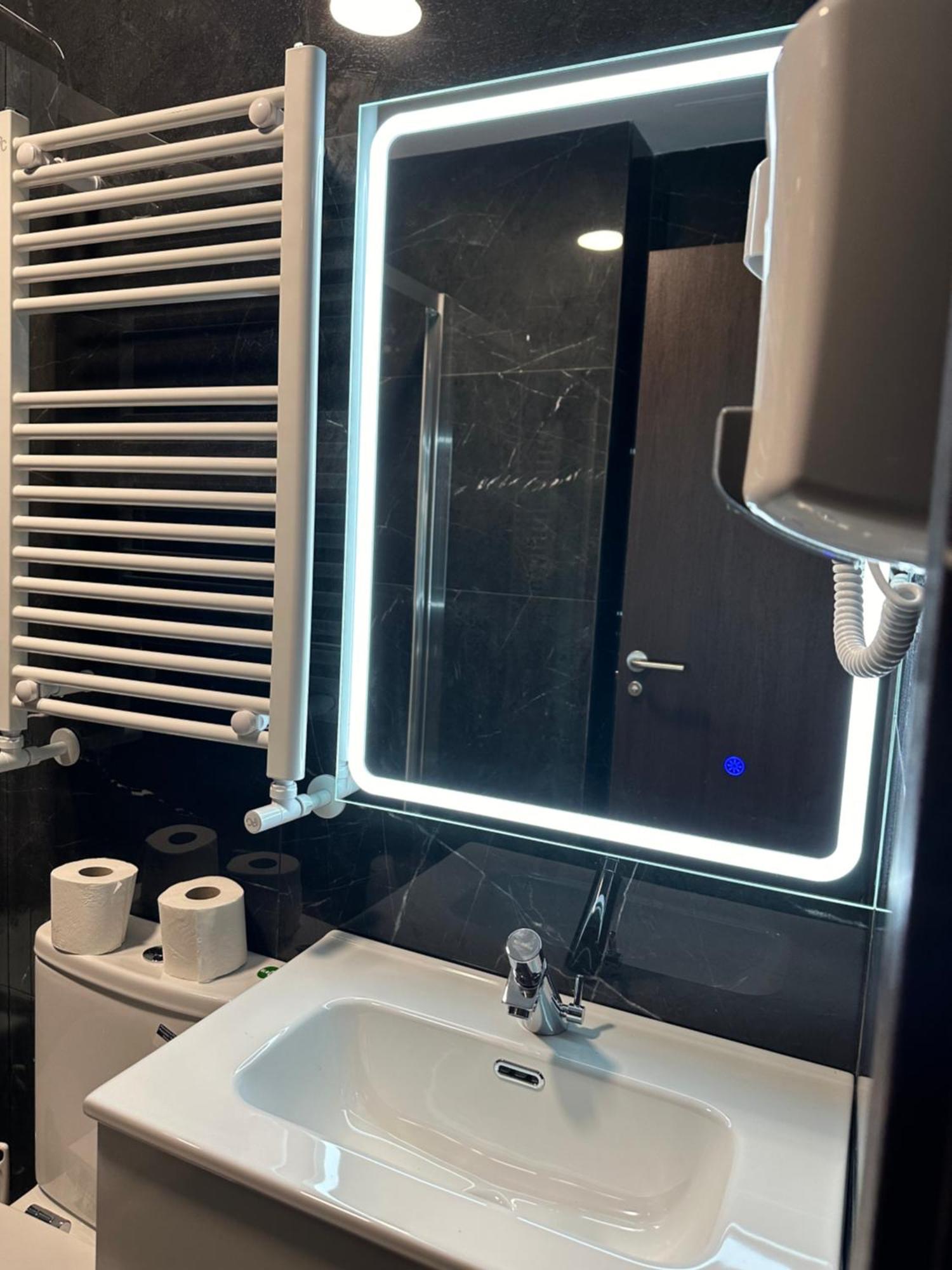 Hostal “ Infantas” Madrid Bagian luar foto