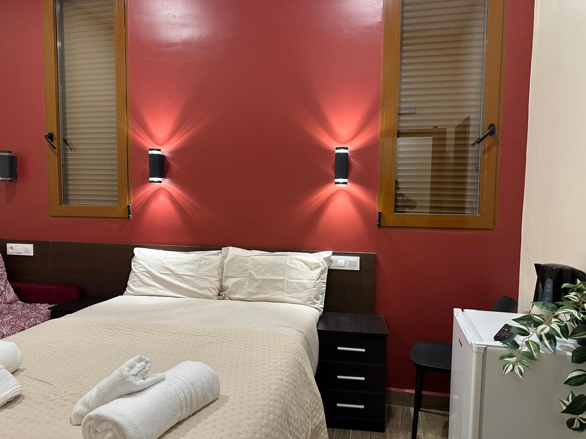 Hostal “ Infantas” Madrid Bagian luar foto