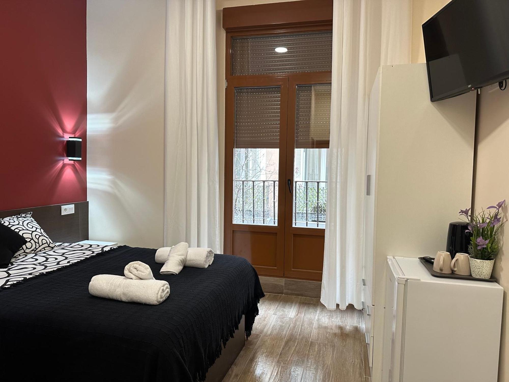 Hostal “ Infantas” Madrid Bagian luar foto